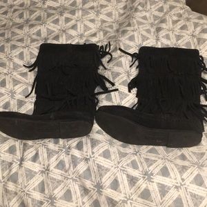 Calf high suede fringe boots Minnetonka size 8